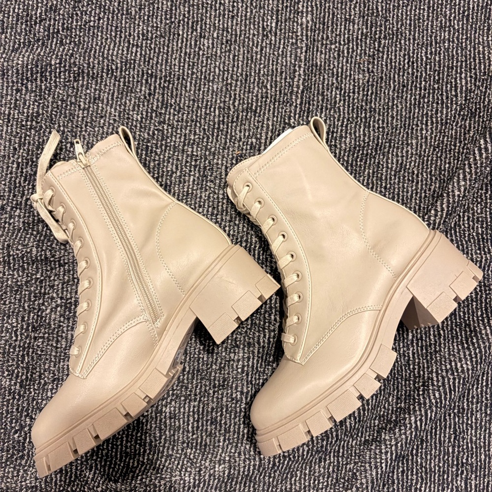 NEW Spring Robynn Boots